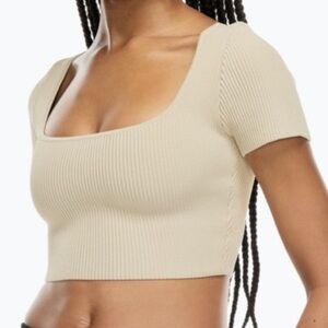 Aritzia Babaton Beige Ribbed Crop Short Sleeve Top size L